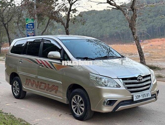 Toyota Innova 2014 Số sàn Vàng cát