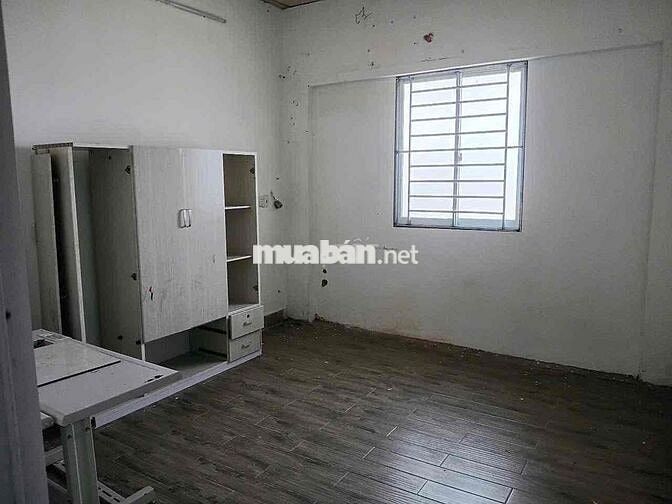 Cần cho thuê gấp kho Huỳnh Tấn Phát diện tích 800m2 có thêm 2000m2 đât