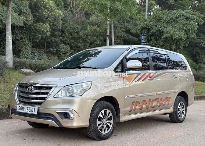 Toyota Innova 2014 Số sàn Vàng cát