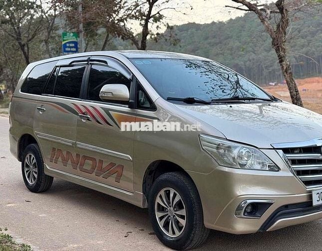 Toyota Innova 2014 Số sàn Vàng cát