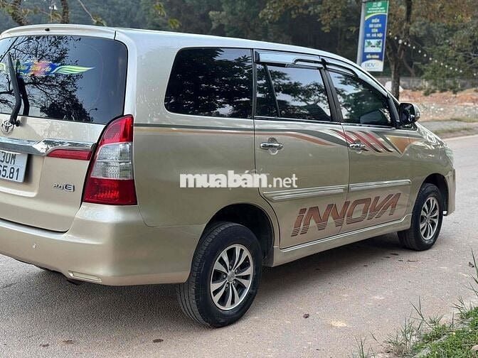 Toyota Innova 2014 Số sàn Vàng cát