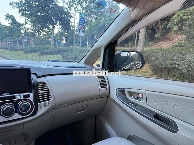 Toyota Innova 2014 Số sàn Vàng cát