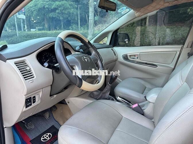 Toyota Innova 2014 Số sàn Vàng cát
