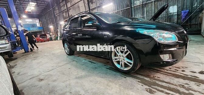 Hyundai i30 Đen 5 chỗ Số tự động