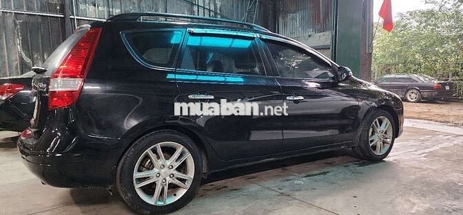 Hyundai i30 Đen 5 chỗ Số tự động