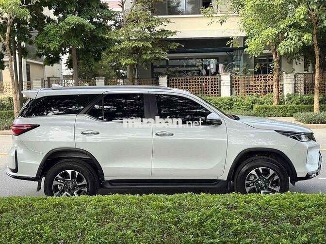 Toyota Fortuner 2024 (full dầu) lăn bánh 1vạn km