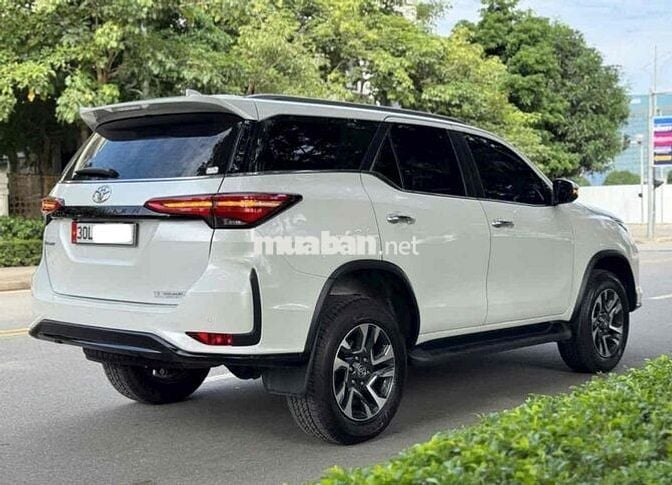 Toyota Fortuner 2024 (full dầu) lăn bánh 1vạn km