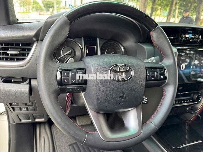 Toyota Fortuner 2024 (full dầu) lăn bánh 1vạn km
