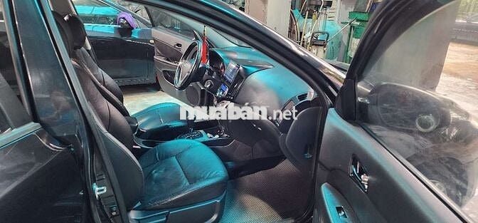 Hyundai i30 Đen 5 chỗ Số tự động