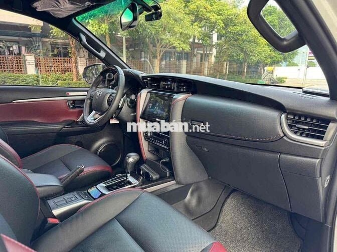 Toyota Fortuner 2024 (full dầu) lăn bánh 1vạn km