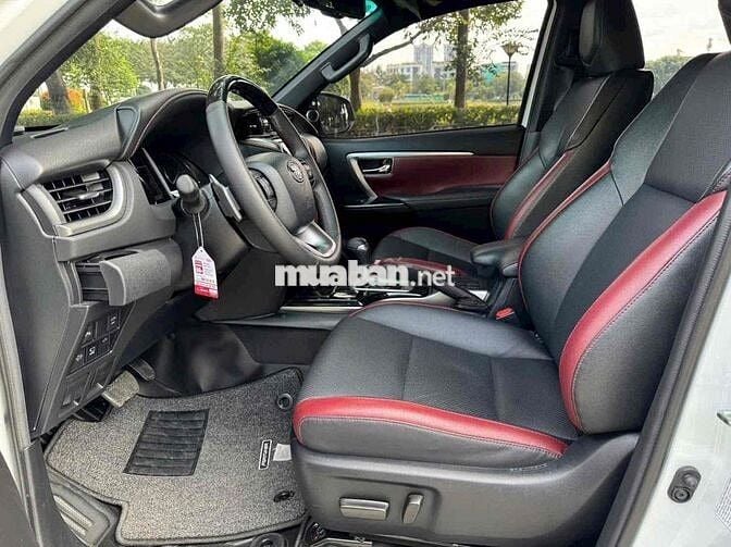 Toyota Fortuner 2024 (full dầu) lăn bánh 1vạn km
