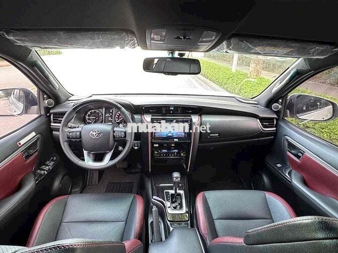Toyota Fortuner 2024 (full dầu) lăn bánh 1vạn km