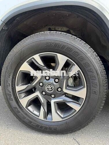 Toyota Fortuner 2024 (full dầu) lăn bánh 1vạn km