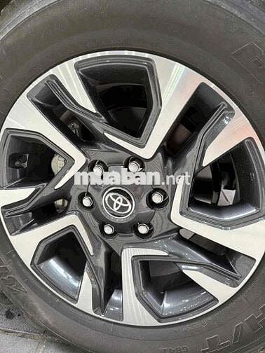 Toyota Fortuner 2024 (full dầu) lăn bánh 1vạn km