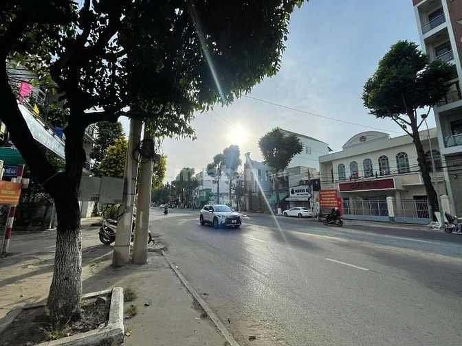 Mặt tiền tiện kinh doanh, Văn Phòng, Ngân Hàng, Showroom