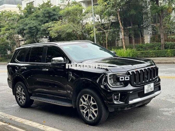 Ford Everest 2023 Titanium 2.0L 4x2 AT - 30000 km