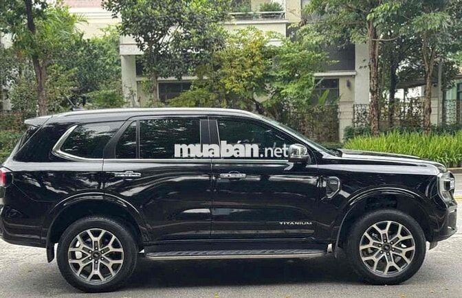 Ford Everest 2023 Titanium 2.0L 4x2 AT - 30000 km