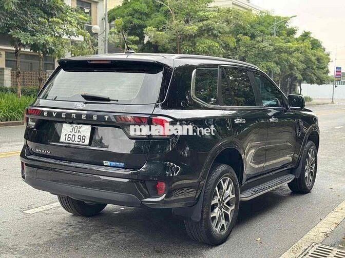 Ford Everest 2023 Titanium 2.0L 4x2 AT - 30000 km