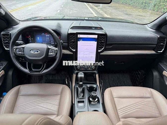 Ford Everest 2023 Titanium 2.0L 4x2 AT - 30000 km