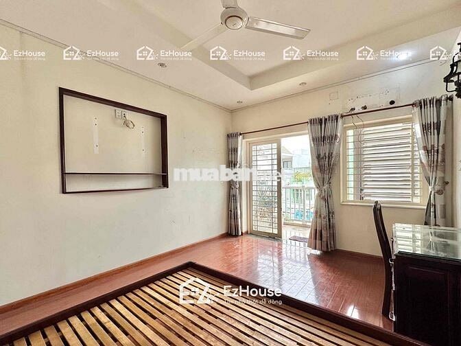 CHO NUÔI PET - BAN CÔNG FULL NT KẾ BÊN Q10 FREE 2 XE MỚI 100%