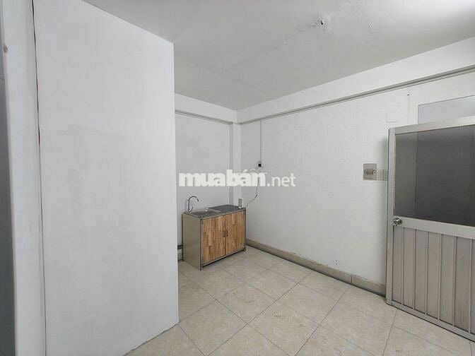 Trống Studio / Gác giá bình dân mới - sạch - đẹp