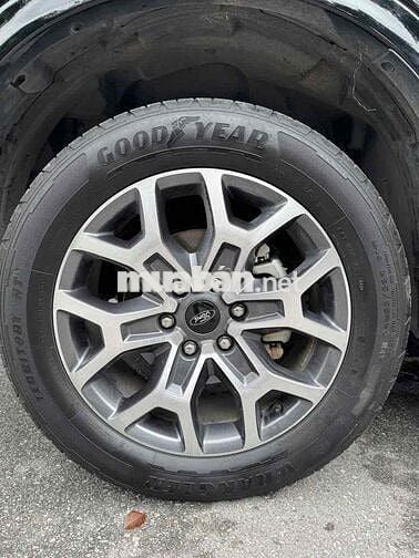 Ford Everest 2023 Titanium 2.0L 4x2 AT - 30000 km