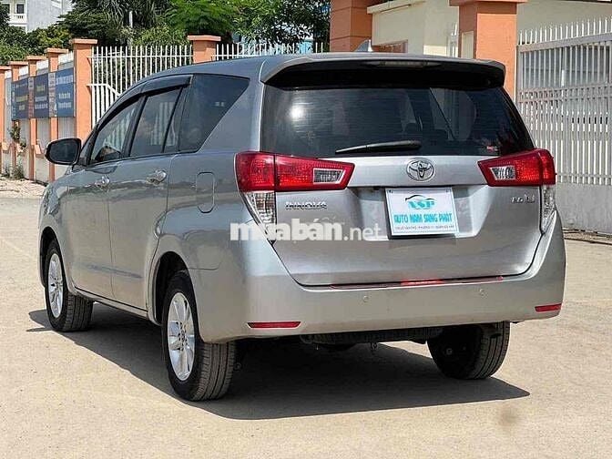 Toyota Innova 2017 2.0E Bạc