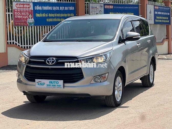 Toyota Innova 2017 2.0E Bạc