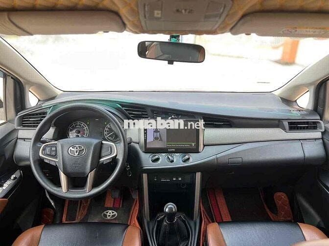 Toyota Innova 2017 2.0E Bạc