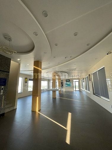 Mặt tiền tiện kinh doanh, Văn Phòng, Ngân Hàng, Showroom