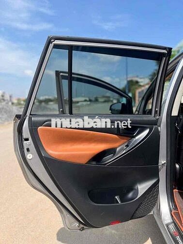 Toyota Innova 2017 2.0E Bạc