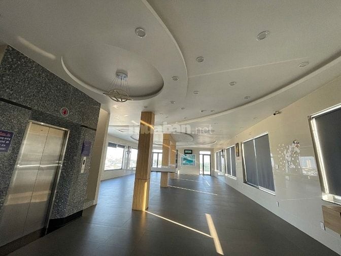 Mặt tiền tiện kinh doanh, Văn Phòng, Ngân Hàng, Showroom