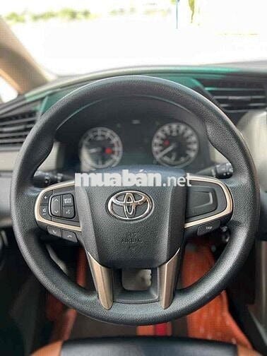 Toyota Innova 2017 2.0E Bạc