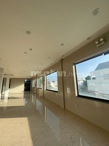 Mặt tiền tiện kinh doanh, Văn Phòng, Ngân Hàng, Showroom