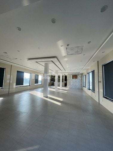 Mặt tiền tiện kinh doanh, Văn Phòng, Ngân Hàng, Showroom