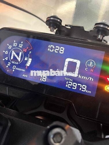 Em cần bán cb650r 2022 màu bạc (đk đầu 2023)