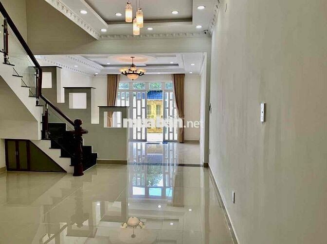 Nhà Mới Sạch Đẹp DT 250m2 1Trệt 2Lầu 4Pn 3Wc Sân Đậu Ôtô Hẻm Tải