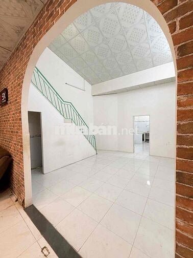 Mặt tiền đường Trần Ngọc Quế gần nhà thờ | Thuận tiện kinh doanh