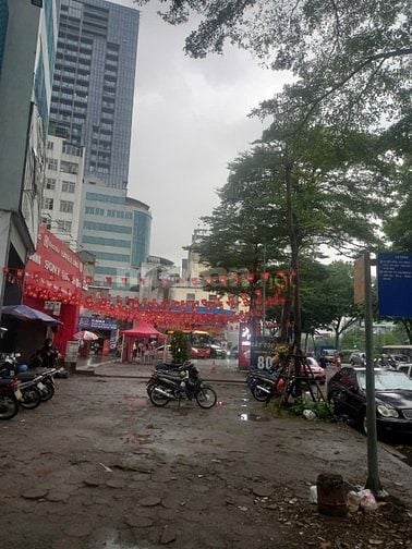 Cấp 4 diện tích 104 m2 mặt tiền rộng Đầu ngã tư Đường láng - Cầu giấy 