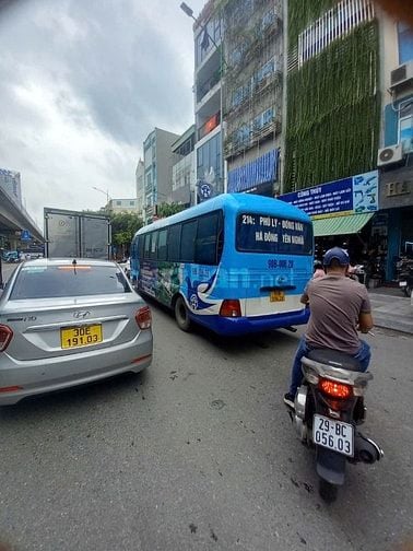 Cấp 4 diện tích 104 m2 mặt tiền rộng Đầu ngã tư Đường láng - Cầu giấy 