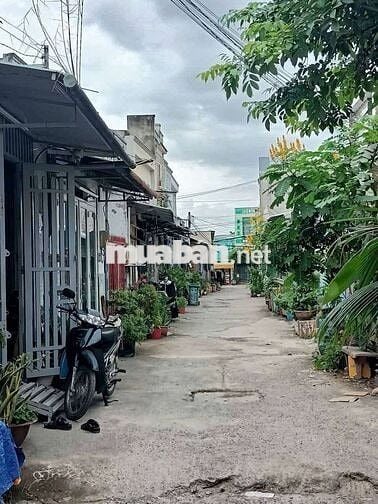 Chủ cần bán nhà hẻm thông gần chợ và trường học