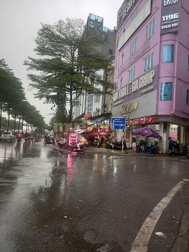 Cấp 4 diện tích 104 m2 mặt tiền rộng Đầu ngã tư Đường láng - Cầu giấy 