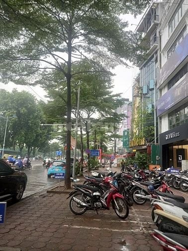 Cấp 4 diện tích 104 m2 mặt tiền rộng Đầu ngã tư Đường láng - Cầu giấy 
