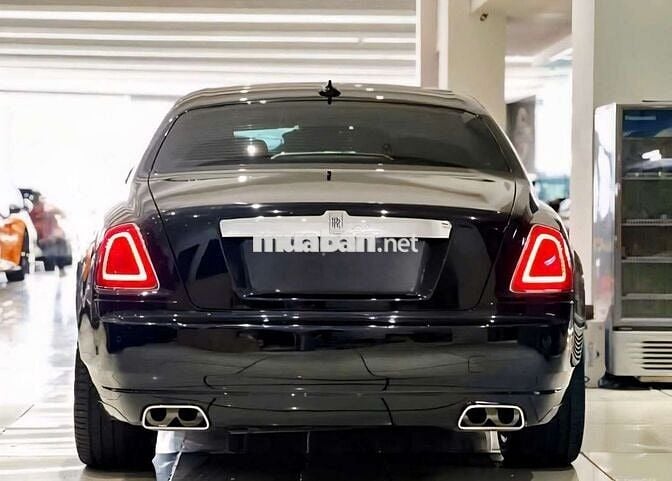 66 981 2011 EWB 6.6 V12 - 49000 km