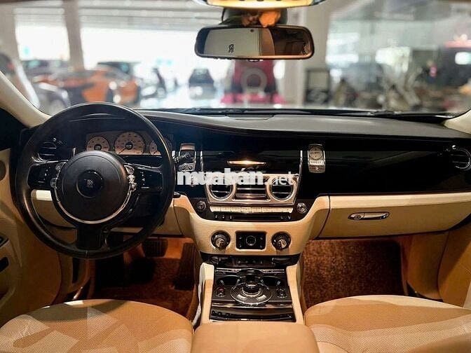 66 981 2011 EWB 6.6 V12 - 49000 km