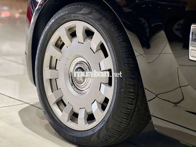 66 981 2011 EWB 6.6 V12 - 49000 km