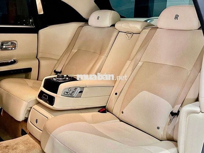 66 981 2011 EWB 6.6 V12 - 49000 km