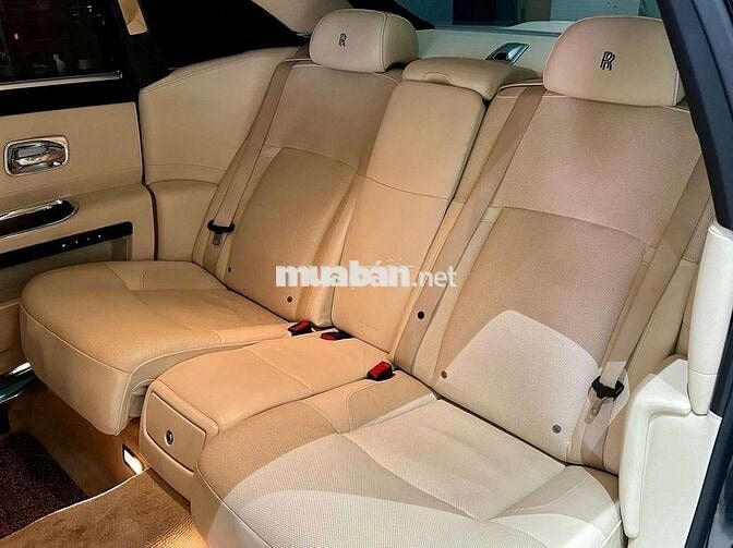 66 981 2011 EWB 6.6 V12 - 49000 km