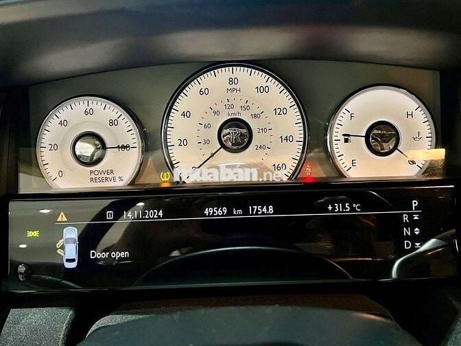 66 981 2011 EWB 6.6 V12 - 49000 km