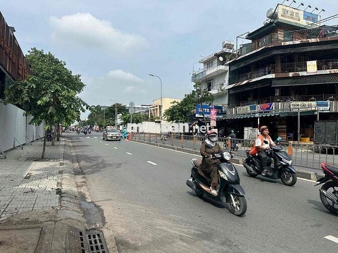 MẶT TIỀN PHAN VĂN TRỊ P1 GÒ VẤP GẦN NGÃ TƯ NGUYỄN THÁI SƠN VINCOM